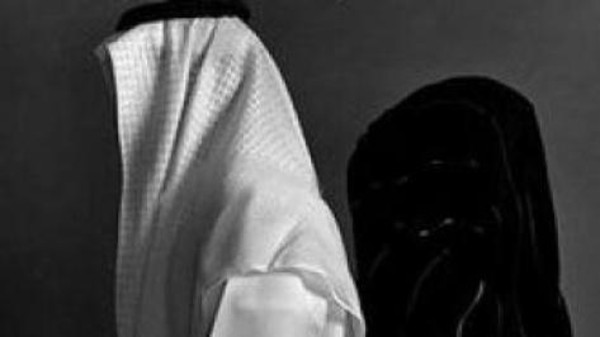 ليلة الزفاف ..  سعودي يطلق عروسه لانشغالها بالجوال