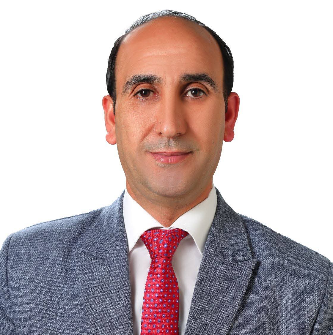 الخوالدة يكتب : هل سيمنحني دولة الرئيس بضع دقائق قبل لقائه بالأمناء العامين؟