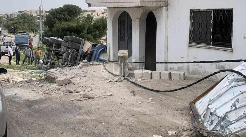بالفيديو  ..  حادث تدهور مروع في اربد