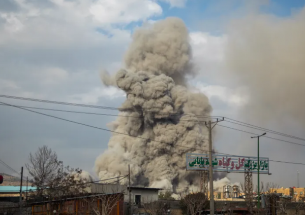 إعلام إيراني: الدفاعات الجوية تتصدى لاستهداف معادٍ في طهران