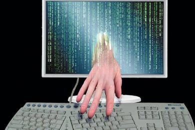 هاكر سعودي يخترق 2000 موقع اباحي