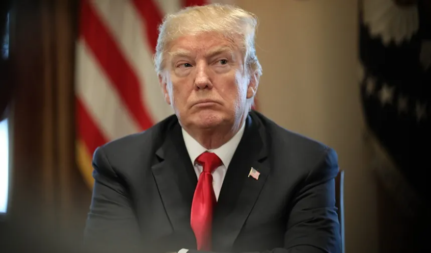 غداة محاكمته بـ37 تهمة ..  محامو ترامب يستقيلون