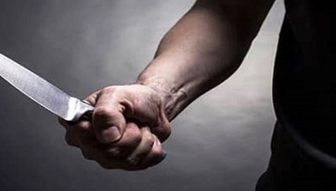 طعن زميله بالقوات الخاصة وهرب خارج البلاد
