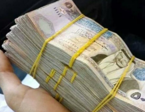اسرار و كواليس البلد  ..  رفع رواتب الموظفين و المتقاعدين بعد قرار دعم الخبز "تفاصيل"
