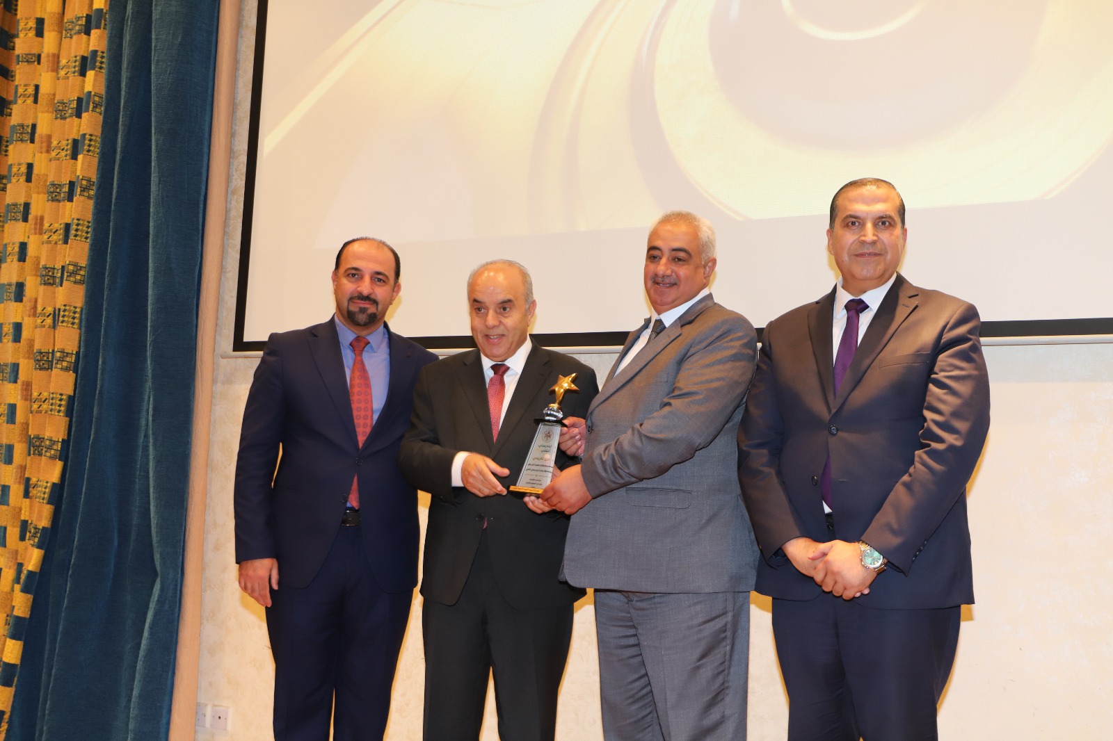 مدرسة المرجم الثانوية الشاملة للبنين تحصد المركز الأول على مستوى المملكة في مبادرة "لِمدرستي أنتمي"