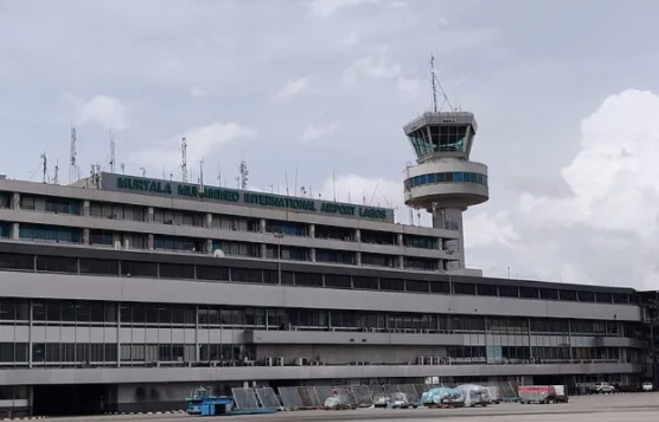 استئناف الرحلات بعد السيطرة على حريق بمطار لاغوس