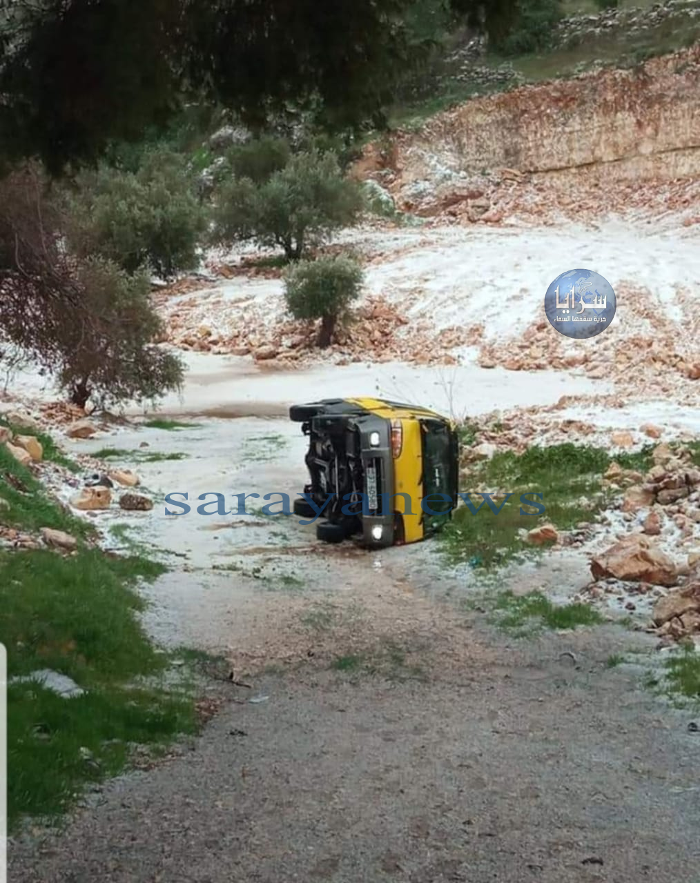 سقوط مركبة من أعلى سفح صخري في لواء المزار الشمالي بسبب تراكم الثلوج  ..  صور