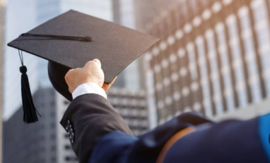 كيف أقنع عائلتي بدراسة زوجتي في الجامعة؟