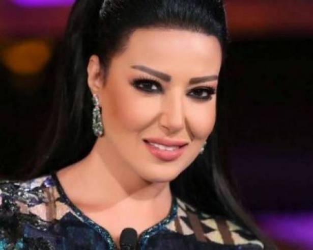 بالفيديو ..  "سمية الخشاب" تتعرض لموقف محرج !!