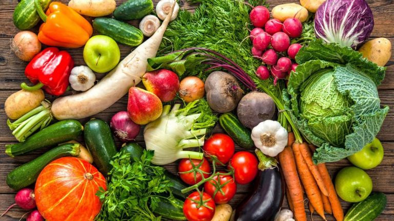 7 أطعمة ومشروبات تخلص الجسم من احتباس السوائل