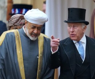 ملك بريطانيا يشيد بجهود سلطنة عمان لخفض التصعيد وإعادة فتح مضيق هرمز