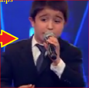 بالفيديو ..  طفل يشعل 'The Voice Kids' بأغنية شعبية ويثير جنون الحكام!