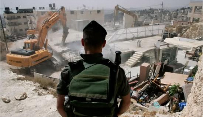 الاحتلال الإسرائيلي يهدم منزلا في الولجة في بيت لحم