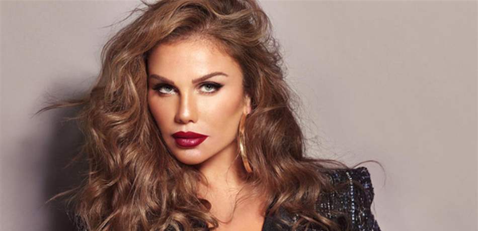 نيكول سابا تهاجم مجلة لبنانية بسبب عمرها ..  ويوسف الخال يُغازلها