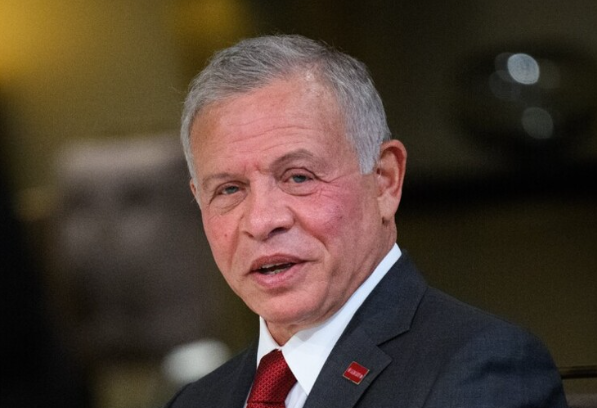 الملك يؤكد أهمية الاستفادة من تجربة الصندوق السيادي الإندونيسي (دانانتارا)