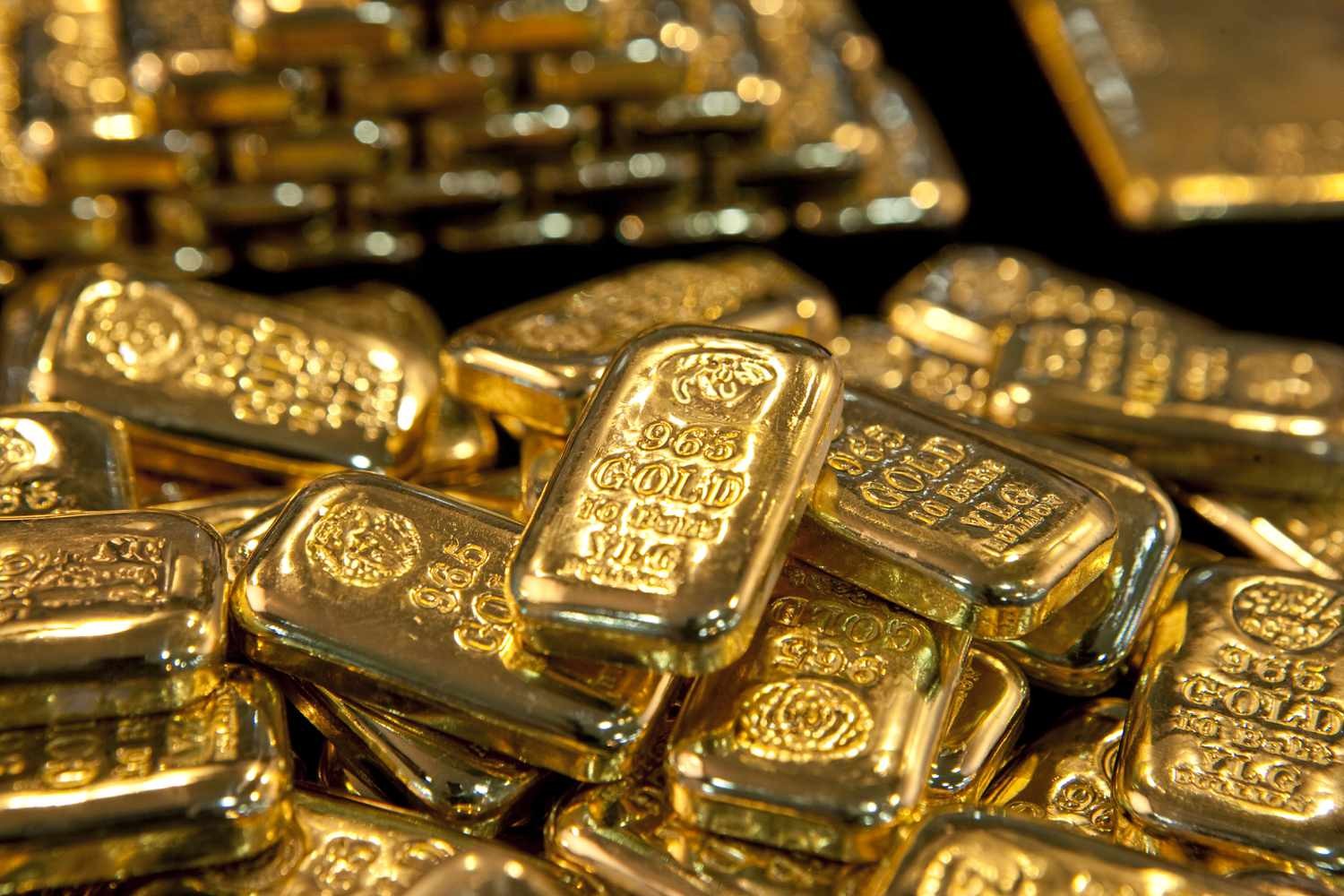 الذهب يعود فوق 4,600 دولار وسط ترقب لكلمة رئيس الفيدرالي الأمريكي