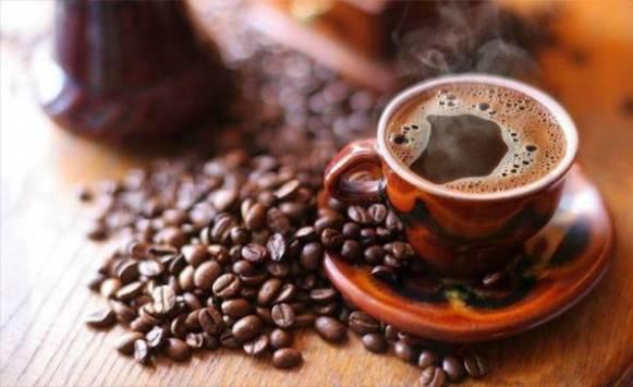 لماذا يشعر البعض بالتعب بعد شرب القهوة؟