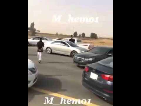 فيديو لـ"مفحط" يطلق النار على سيارة بالقصيم