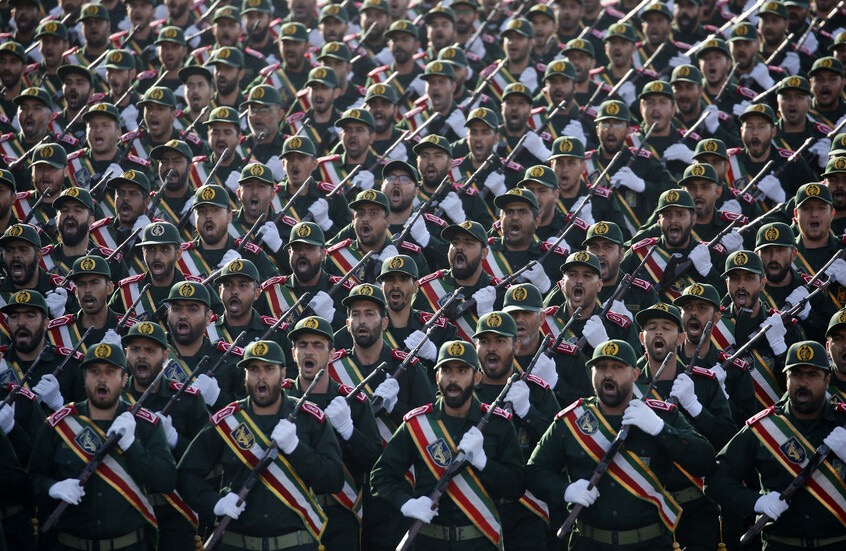 الجيش الإيراني: مستعدون للتضحية ..  العالم سيشهد قريبا الخلاص من شر الولايات المتحدة والكيان الصهيوني