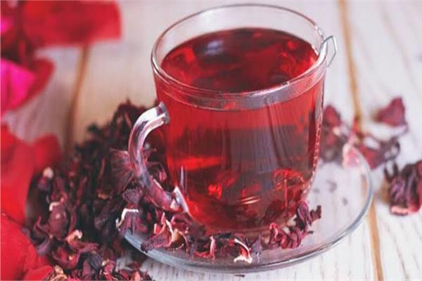 فوائد شرب الكركديه الساخن