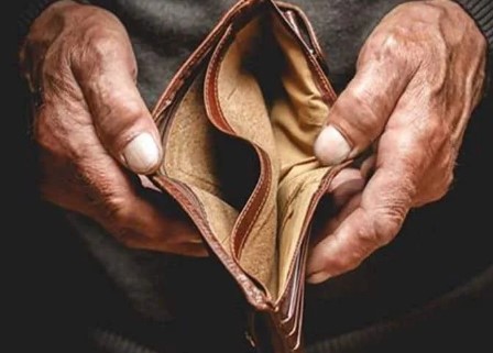 أصبت بضيق الرزق رغم محافظتي على عباداتي، فما السبب؟