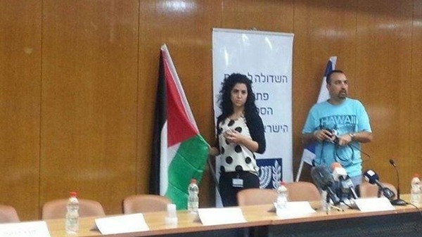 العلم الفلسطيني يرتفع في الكنيست الإسرائيلي لأول مرة (صورة)