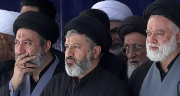 أبناء خامنئي يظهرون بجنازة والدهم  ..  ماذا نعرف عنهم؟