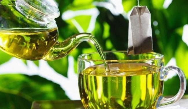 ما هي فوائد شرب الشاي الأخضر؟