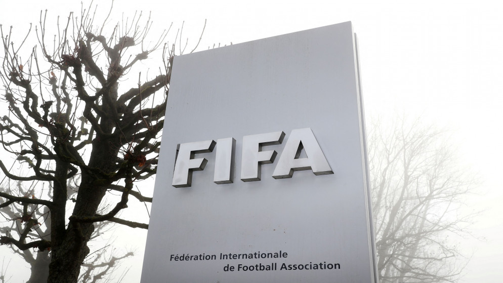 "فيفا" يدرس معاقبة إندونيسيا بعد تجريدها من حق استضافة كأس العالم تحت 20 عاما