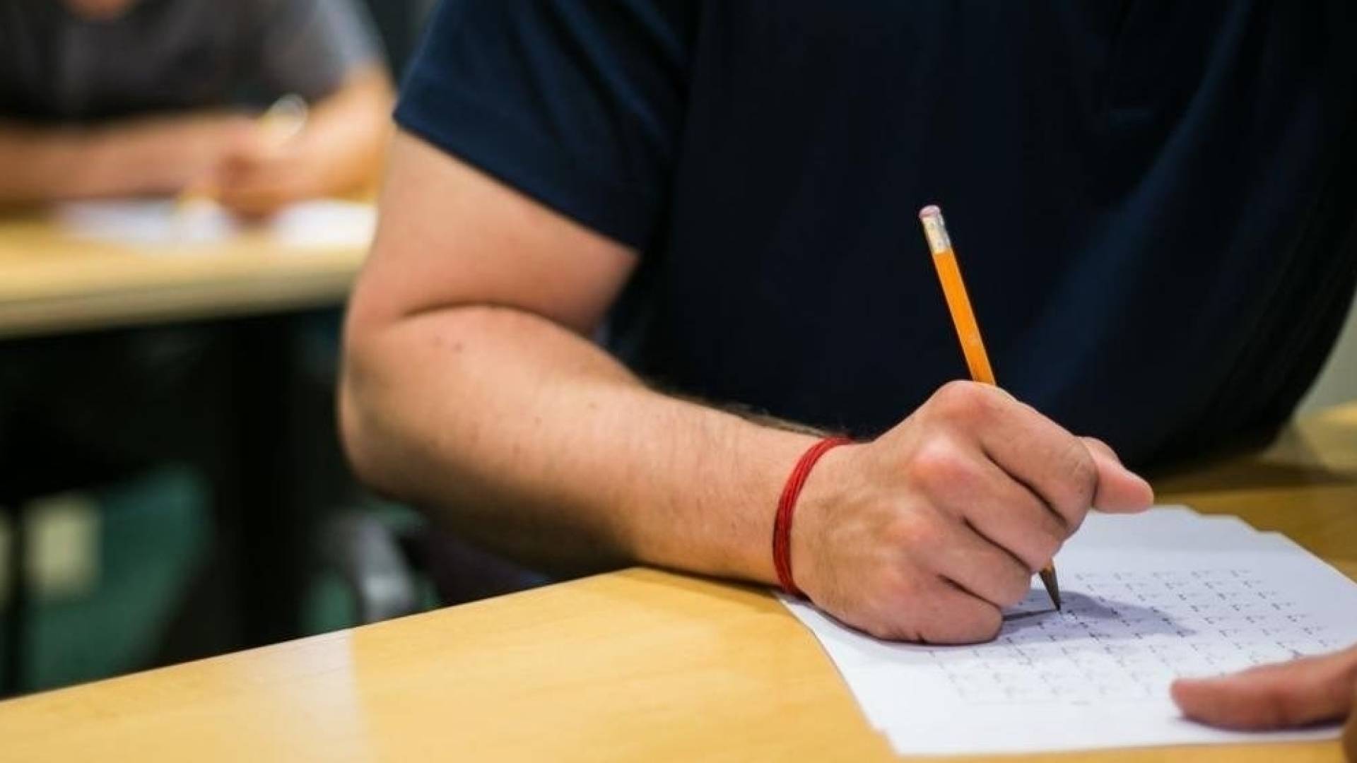 طلبة الثانوية العامة في الأردن يواصلون تقديم امتحاناتهم غدا