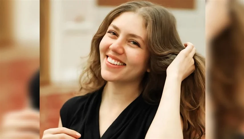 عاهة مستديمة ..  فنانة مصرية تواجه صلعاً جزئياً بسبب جلسة تجميل خاطئة  ..  صورة 