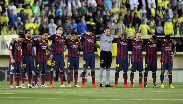 برشلونة يغرق الغواصة الصفراء بنيران صديقة 