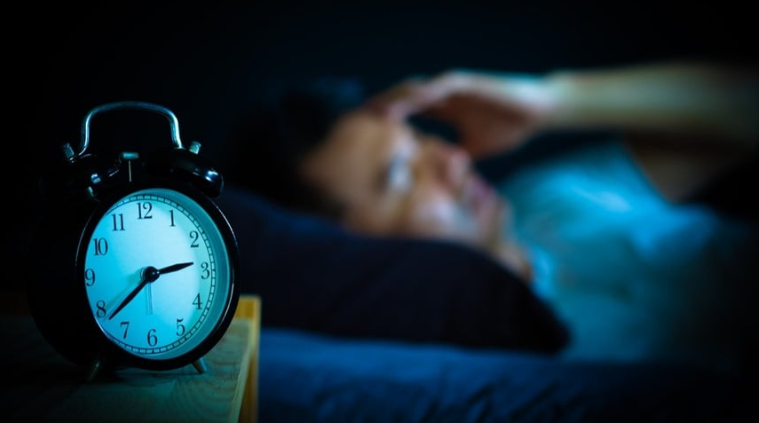 ماذا يعني الاستيقاظ المتكرر في الثالثة فجراً؟