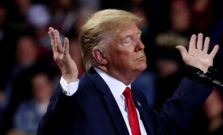 بالفيديو ..  ترامب يسخر من خامنئي بتقليد ساخر أمام أنصاره 