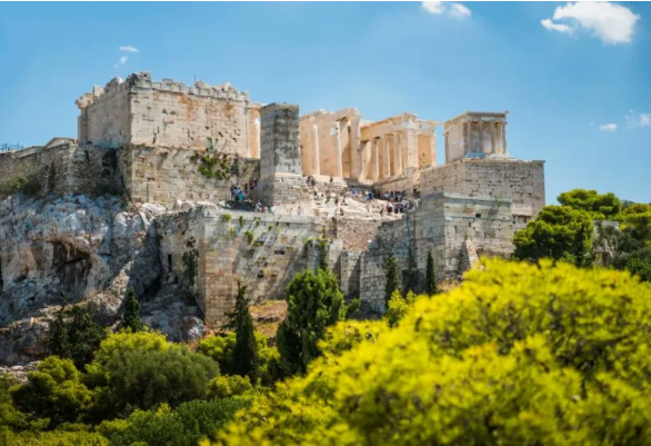 10 أماكن سياحية لعشاق الثقافة والتاريخ في أثينا اليونانية
