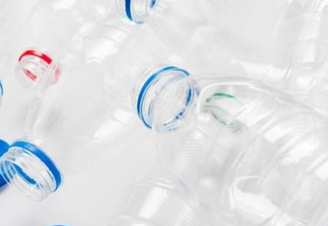 دراسة : فيروسات خطيرة ومعدية تعيش على البلاستيك