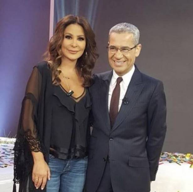 بالصورة والأسعار ..  خمني كم تبلغ إطلالة إليسا!