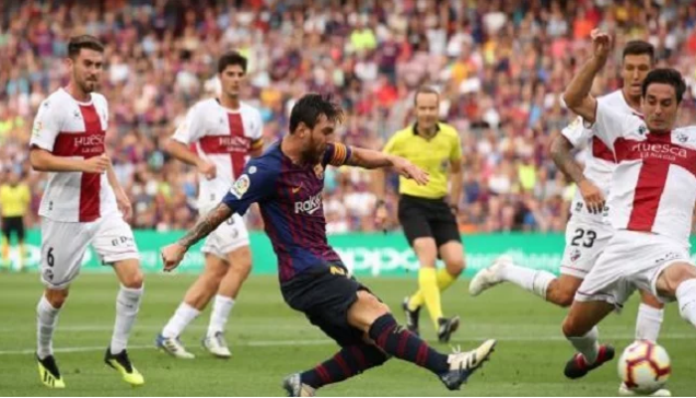 برشلونة يستعرض عضلاته وينتزع الصدارة من ريال مدريد