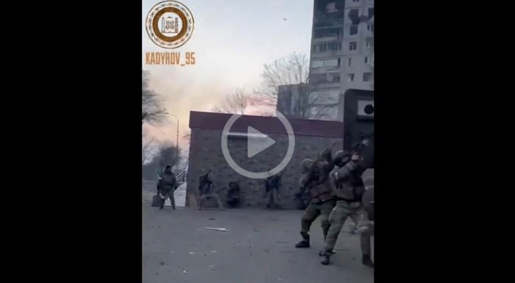 بالفيديو ..  الرئيس الشيشاني ينشر فيديو لاشتباكات عنيفة يخوضها رجاله في ماريوبول الأوكرانية