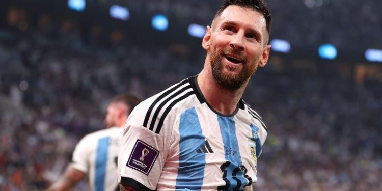 ميسي على موعد مع التاريخ ..  هدف واحد يفصل قائد الأرجنتين عن إنجاز لاتيني استثنائي في كأس العالم