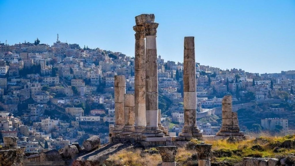 طقس حار نسبيًا في أغلب المناطق اليوم وانخفاض تدريجي على درجات الحرارة اعتبارًا من الغد