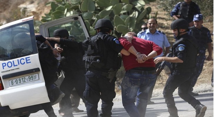 مدمن مخدرات بفلسطين يسكب البنزين على والدته لحرقها  ..  وهذا مصيره  .. "تفاصيل"