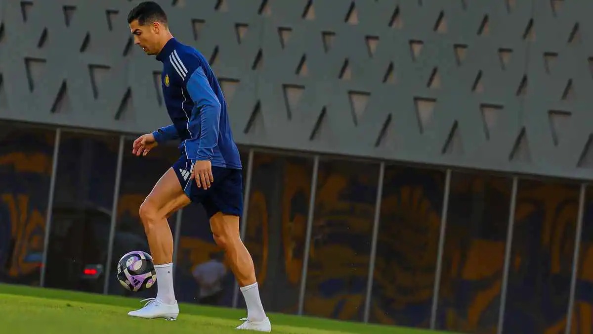 أثار جدلا ..  ما علاقة حذاء كريستيانو رونالدو "الأبيض الغامض" بكأس العالم؟ 