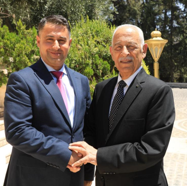 النجداوي يكتب: يوسف العيسوي مِعيارُ الأمانةِ وسادنُ ميثاقِ الوفاءِ بينَ العرشِ والشعب