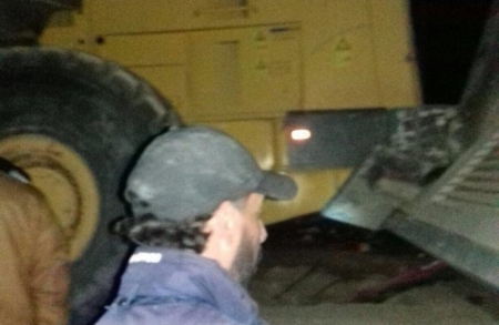  جرافة تغرق منطقة القادسية بالظلام في الطفيلة 