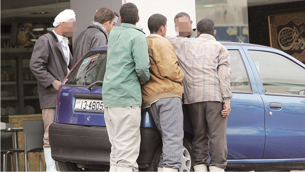 إجراءات جديدة لوزارة العمل  ..  هل تنجح بتنظيم سوق العمالة الوافدة؟
