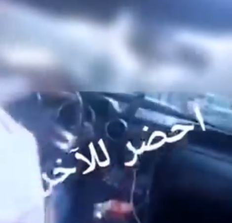بالفيديو  ..  مواطن يتعرض لحادث سير في عمان أثناء تصويرة فيديو على "التيك توك"
