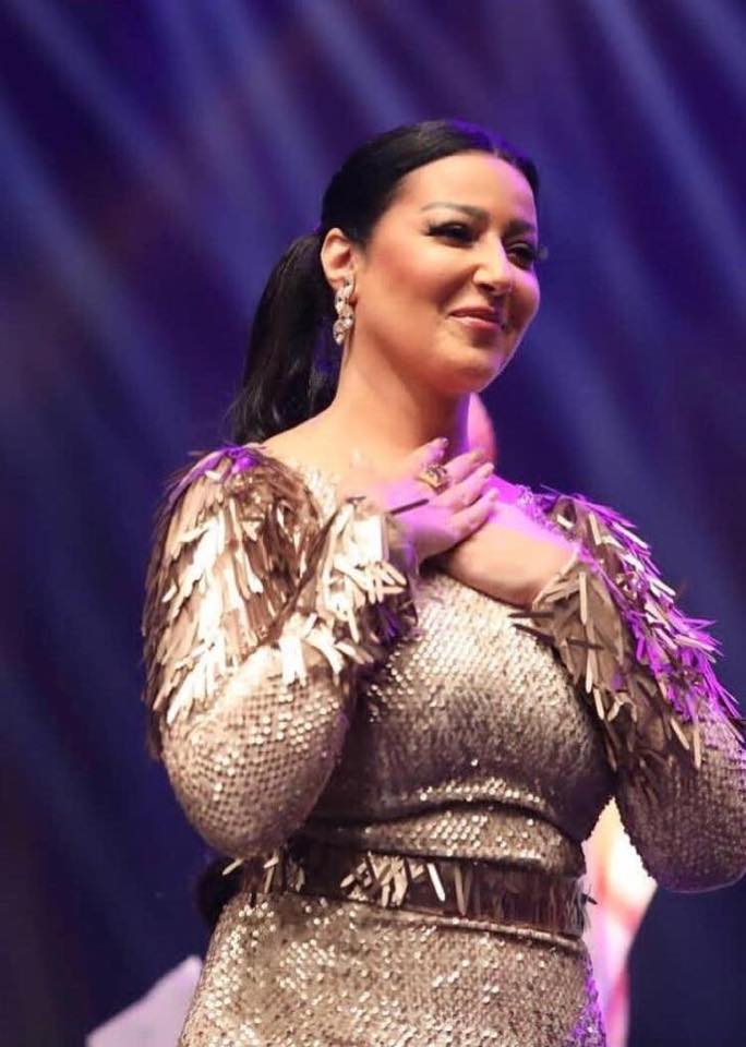 بالفيديو والصور  .. النجمة سمية الخشاب تروي لسرايا كيف استقبلها الشعب السعودي بحفلها الاخير