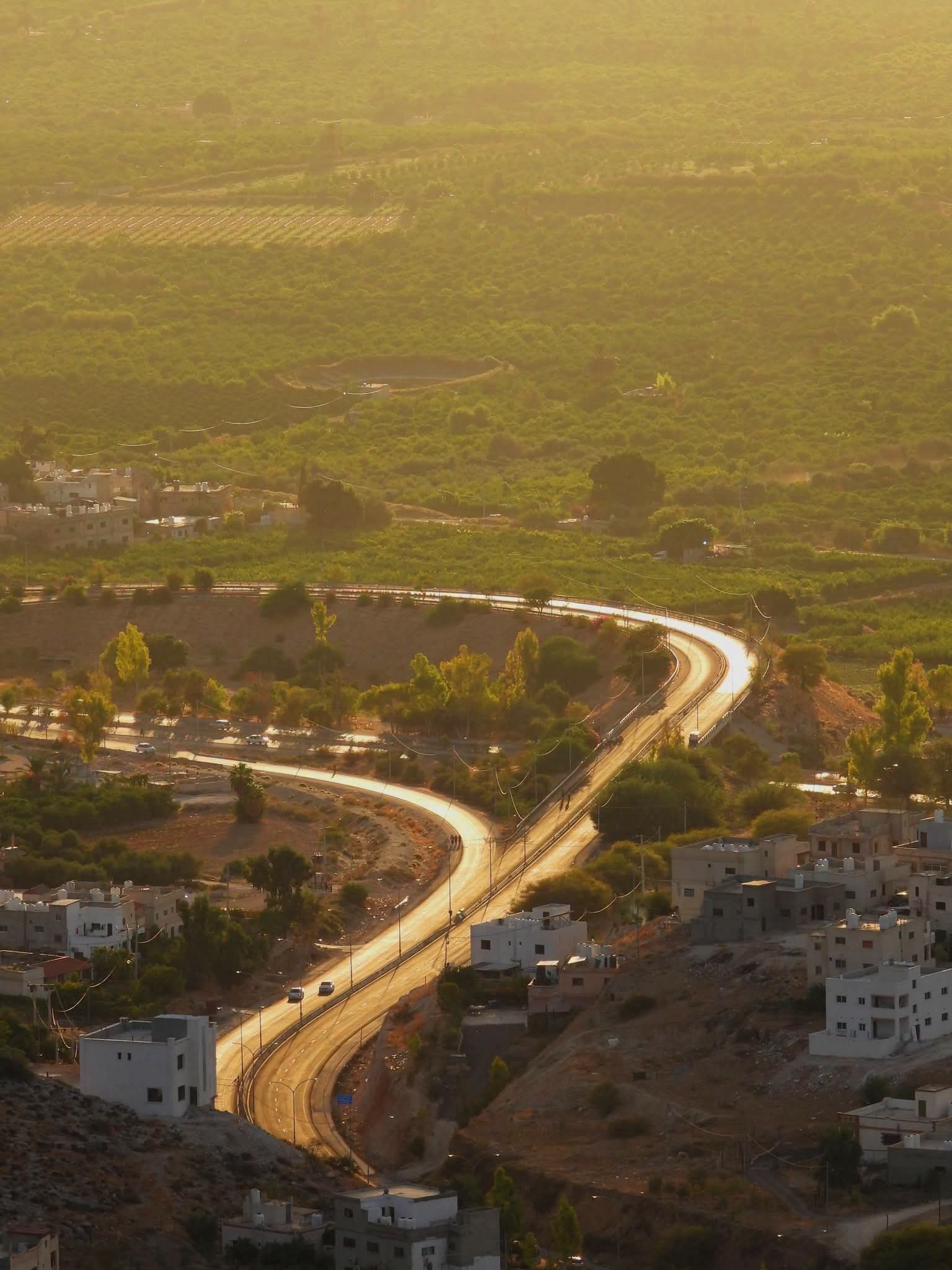بلدة المنشية في الأغوار الشمالية تلغي أفراحها وتوشح بالسواد لفقدان خمسة من أبنائها