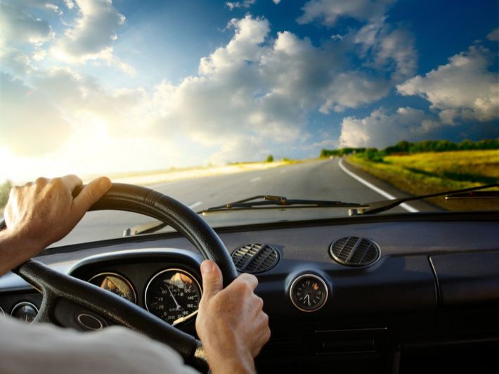 كيفية التحكم بمقود السيارة  